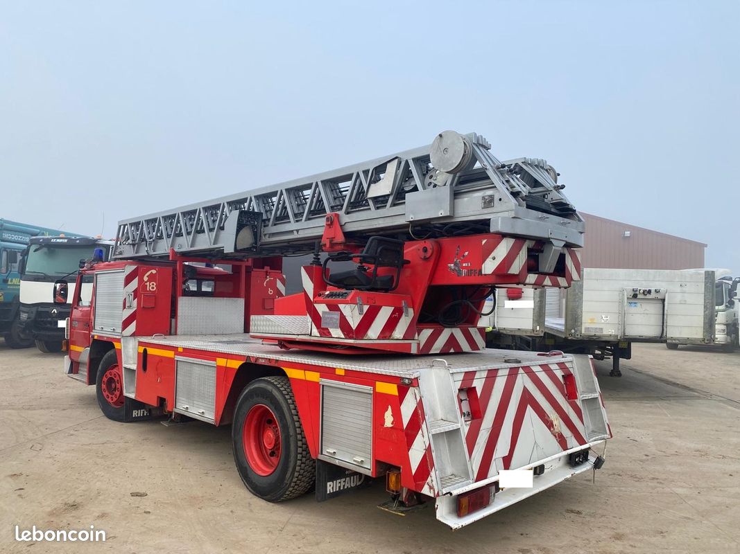 Camion pompier RENAULT G230 (image 6)