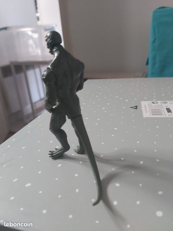 Figurine lézard man (image 2)