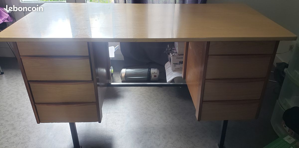Bureau (image 1)