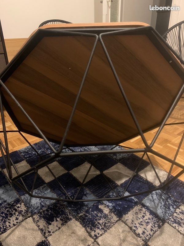 Table basse valeur 300 euros mise en vente 100 euros avec léger accro (image 3)