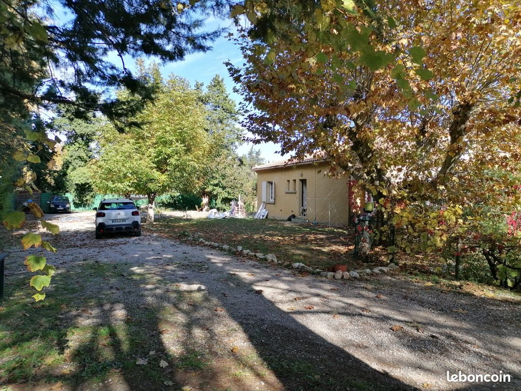 Maison 3 pièces 70 m² · à Pernes-les-Fontaines · 70 m² · 900 €
