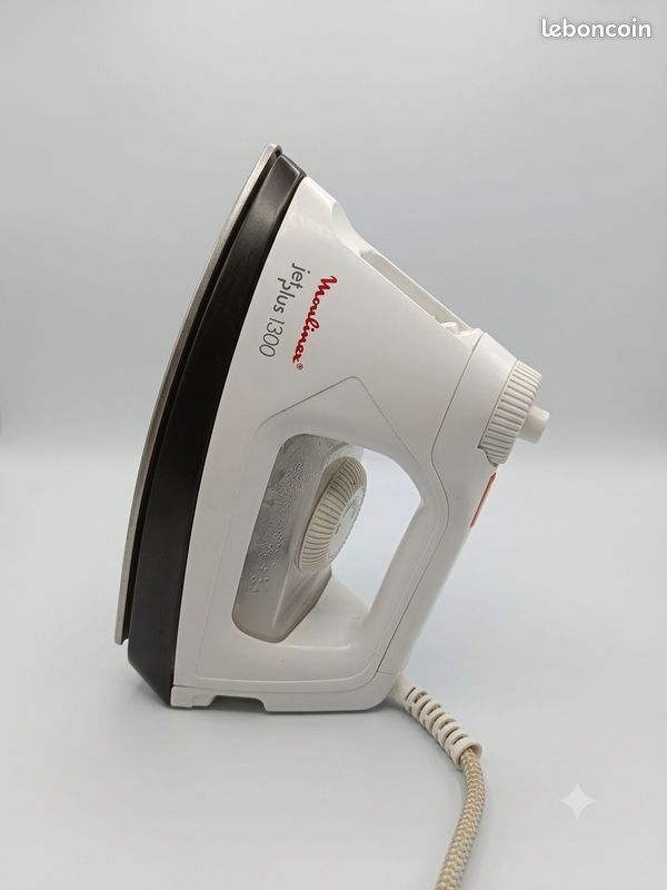 Lot de repassage : Fer à repasser Moulinex Jet Plus 1300W + Table à repasser (image 2)