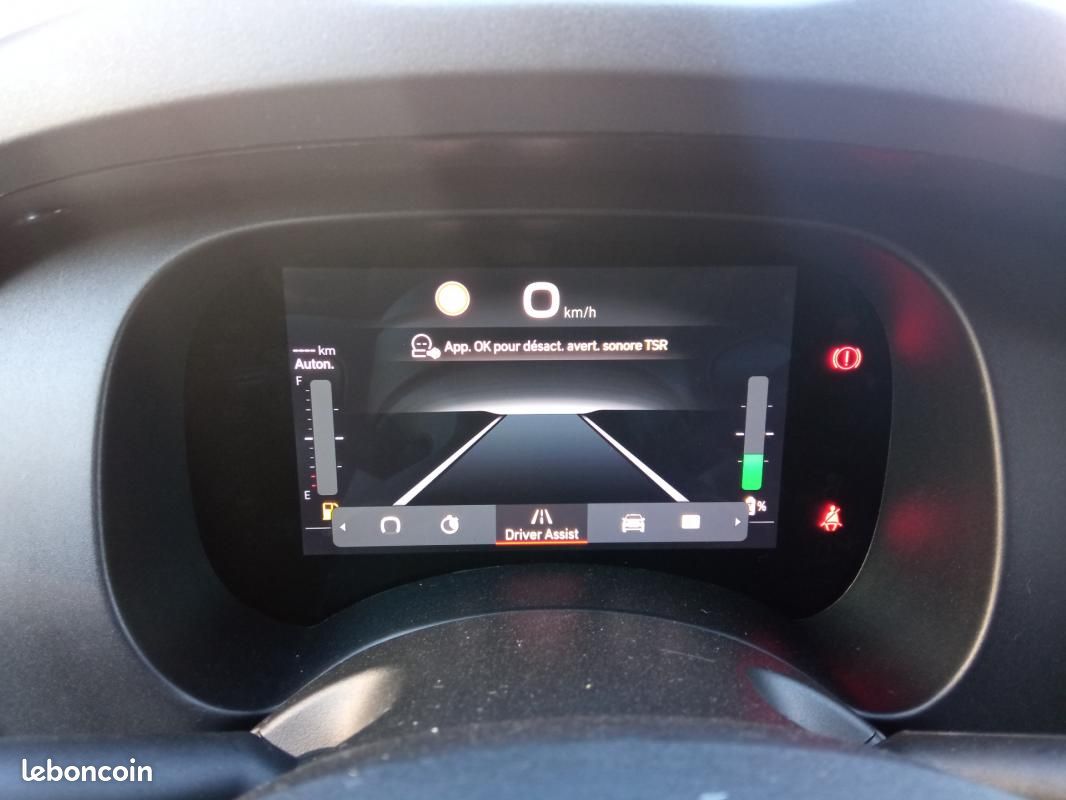Fiat Panda 1.0 70 ch Hybrid BSG S/S Icone + peinture métallisée + kit gonflage (image 11)