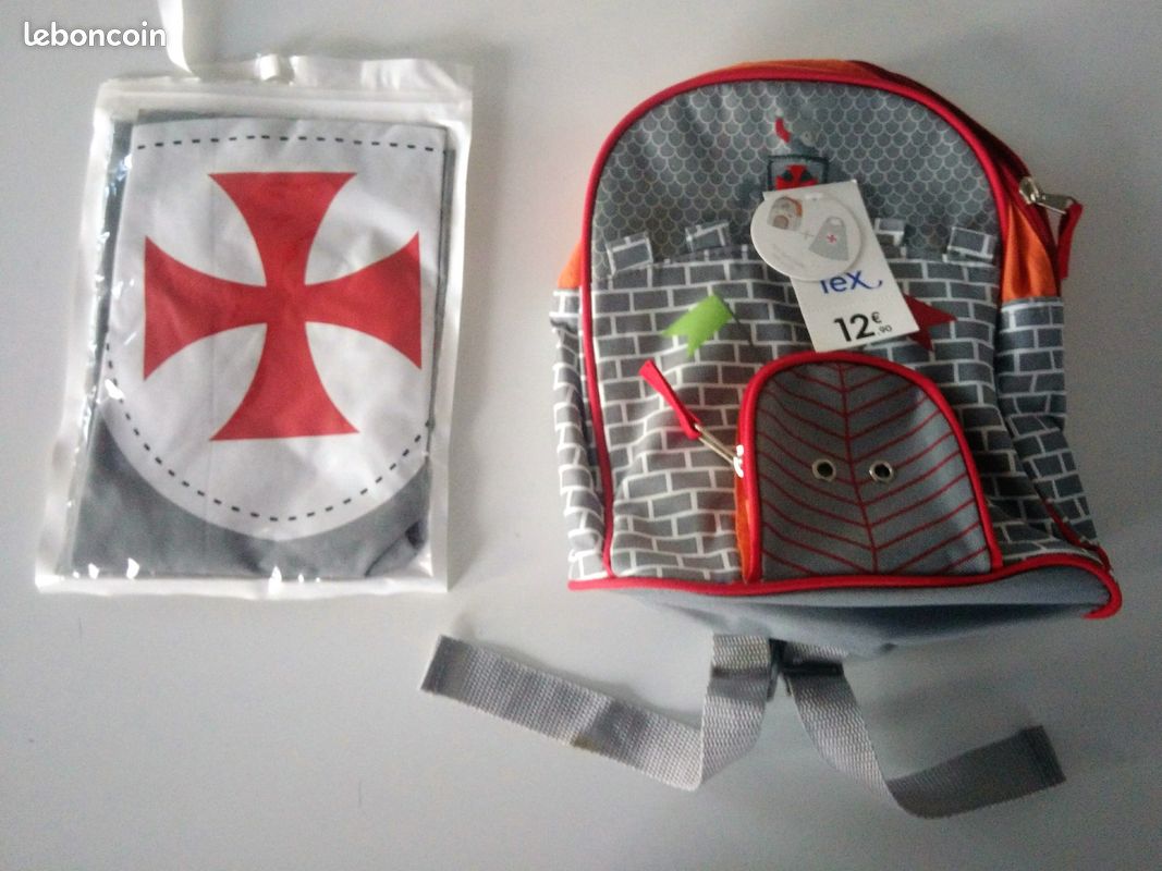 Sac à dos Chevalier Enfant + cape de chevalier (image 2)