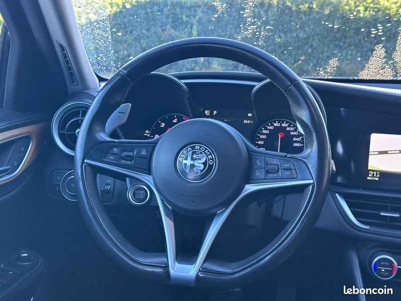 Alfa Romeo Giulia 2.2 JTD 16V 180 cv AT8 LUSSO BOÎTE AUTOMATIQUE LED 2018 (image 12)