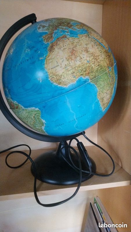 Globe terrestre lumineux (image 3)