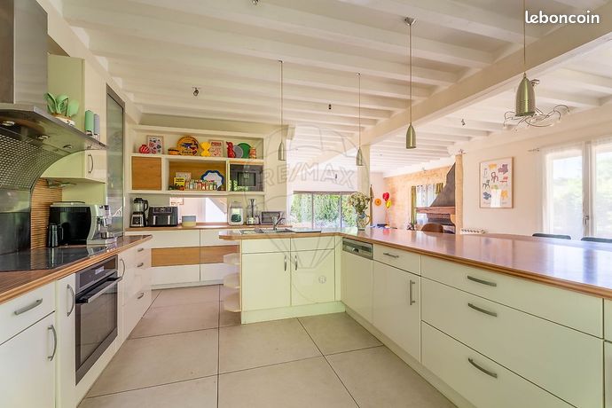 Maison 7 pièces 230 m² — 11
