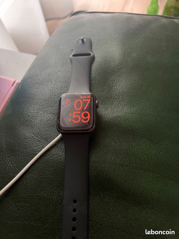 Apple Watch SE 44mm aluminium pour pièces (image 3)