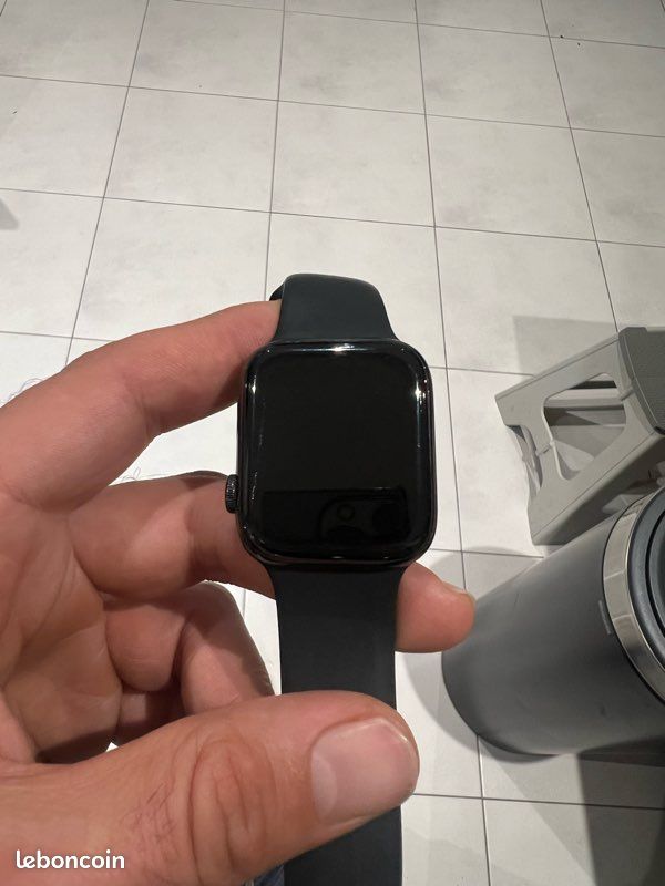 Apple Watch 4 Cellular 44mm (image 1)