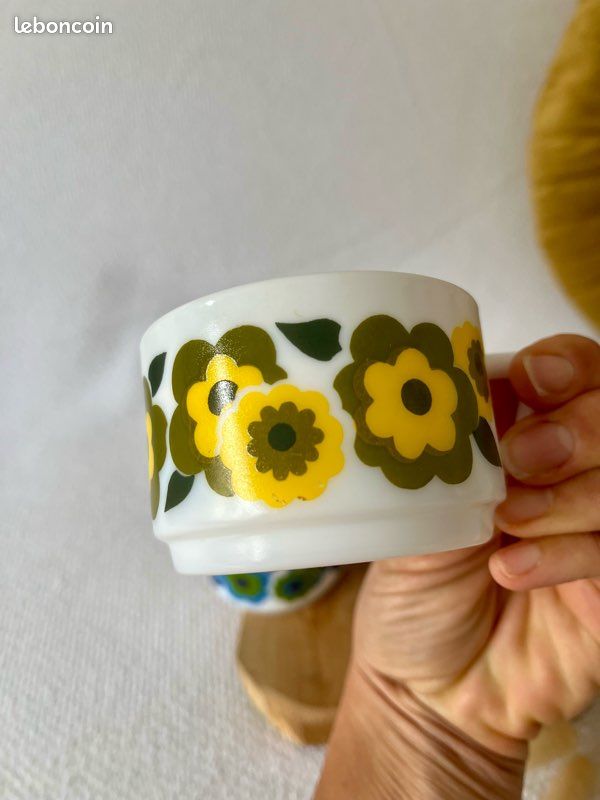 Tasses et coquetiers fleurs Arcopal