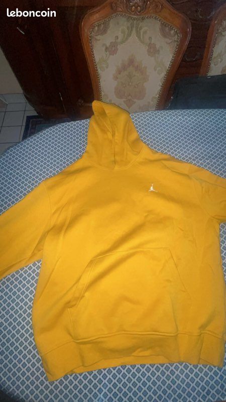 Pull Jordan jaune Vêtements
