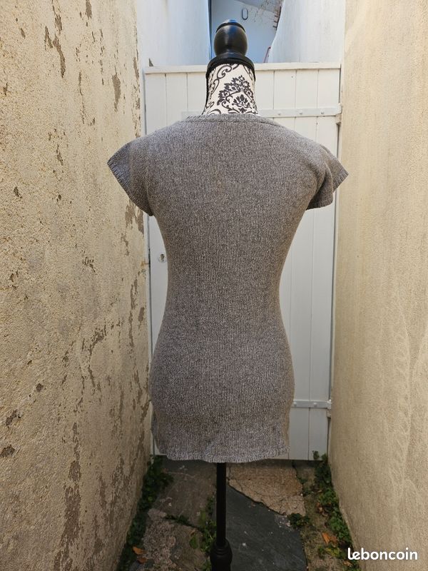 Robe Gris manches courtes avant première XS
Taille 14 ans XS
État voir photos
Valisenoirairtex (image 3)