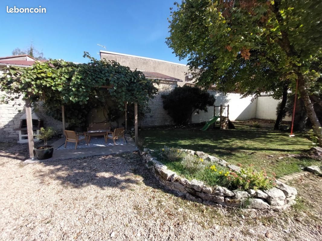Maison 206 m² Villefagnan - Villefagnan 16240 (image principale 9)
