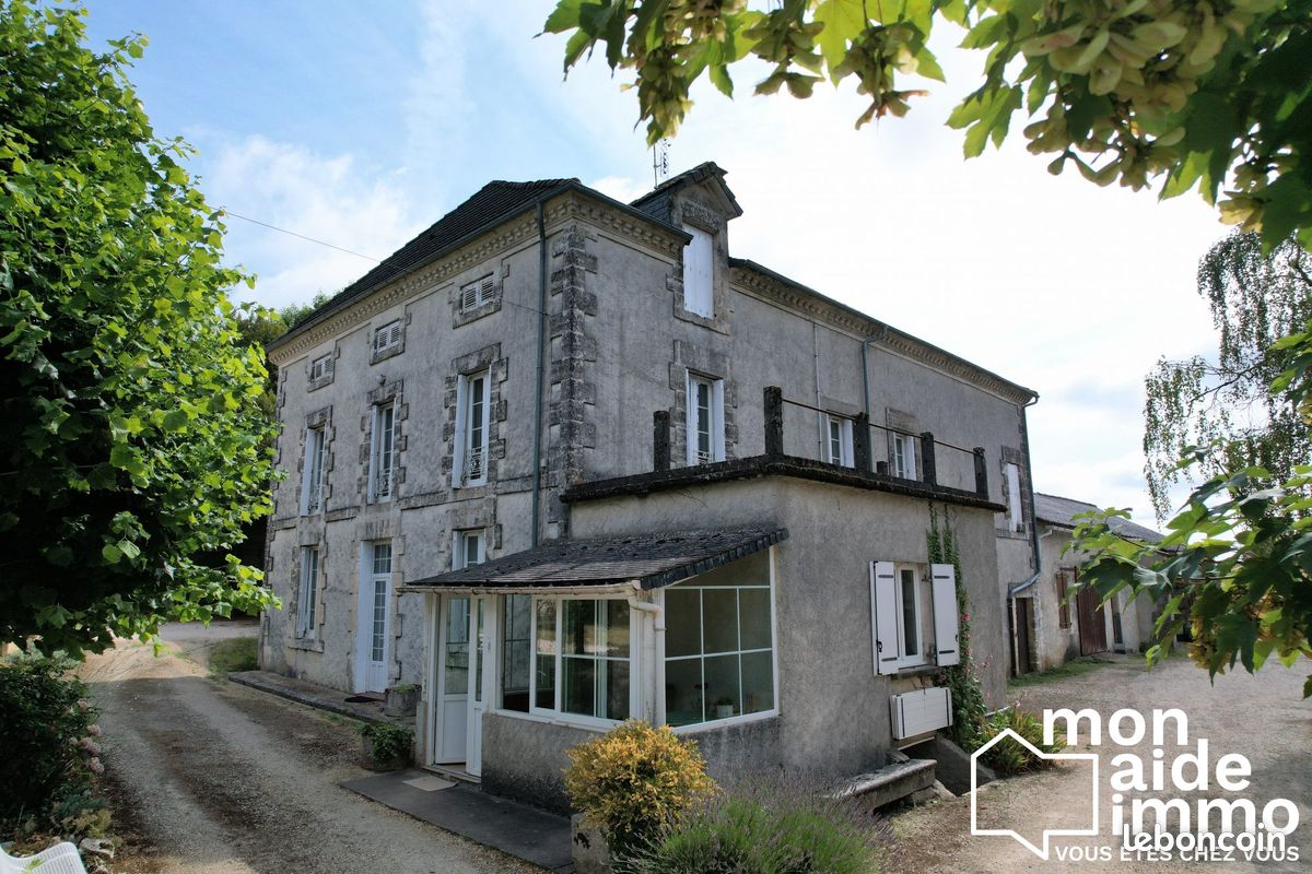 Maison 6 pièces 160 m² · à Thiviers · 160 m² · 240 000 €