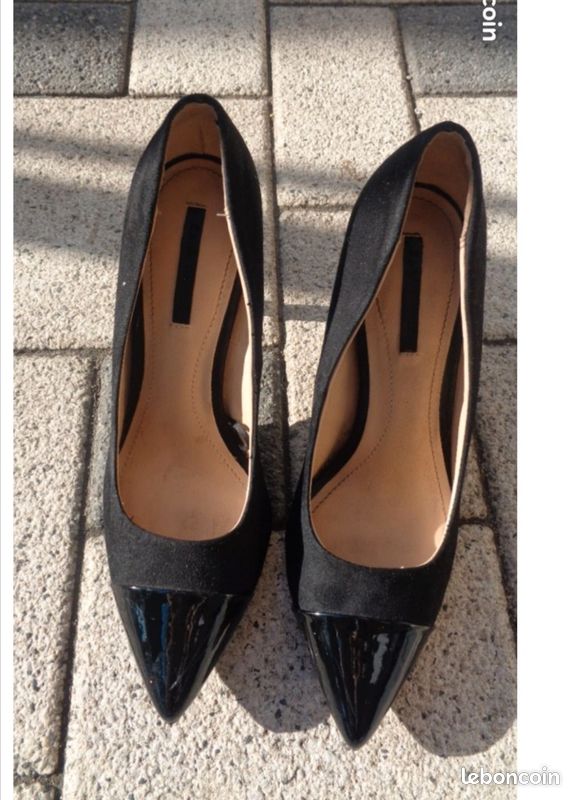 Chaussures Talons Aiguilles Cloutées Noires ZARA - Taille UK 6 (38/39 FR) - Occasion En Excellent État