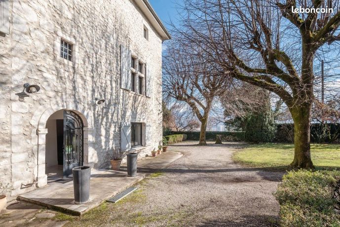 Maison 9 pièces 464 m²