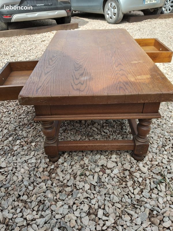 Vend une ancienne table de salon des années 70a80 vintage en bois massif dur longueur 1m20 largeur 64cm hauteur 46cm (image 1)