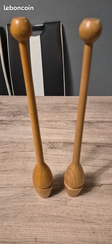 Lot De 3 Anciennes Massues De Jonglage En Bois - Très Bon état