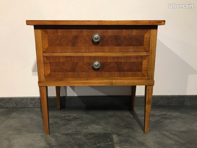 Table de chevet en bois marqueté à 2 tiroirs (image 2)