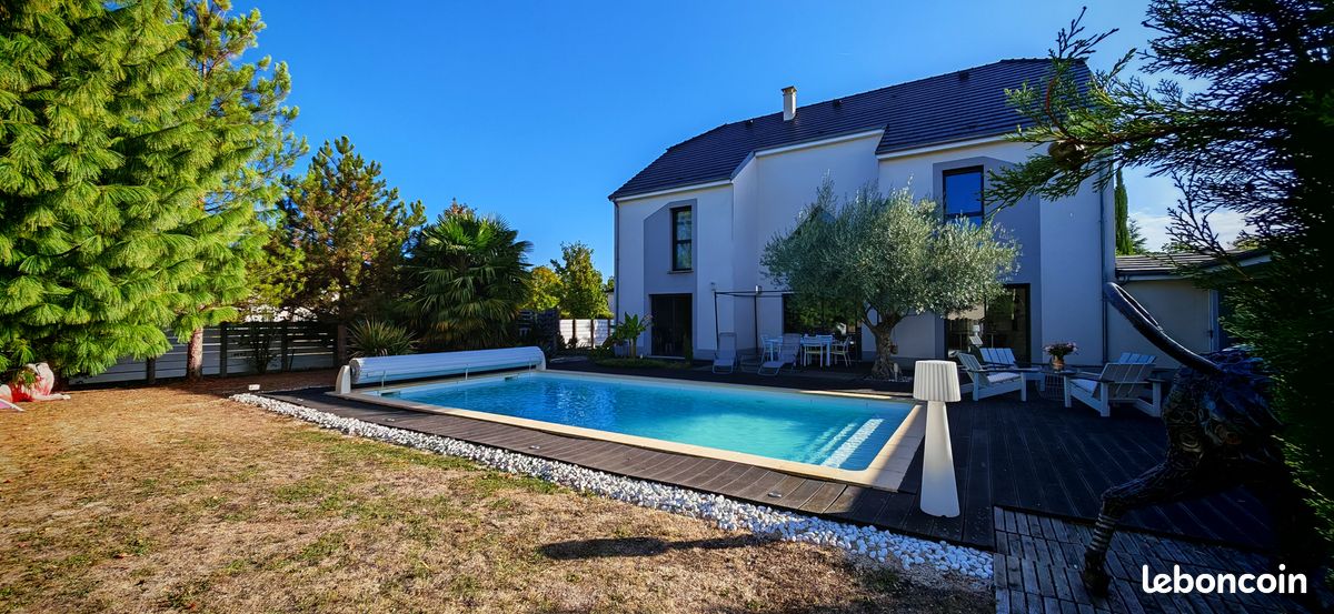 Maison 10 pièces 255 m² · à Saint-Julien-les-Villas · 255 m² · 599 000 €