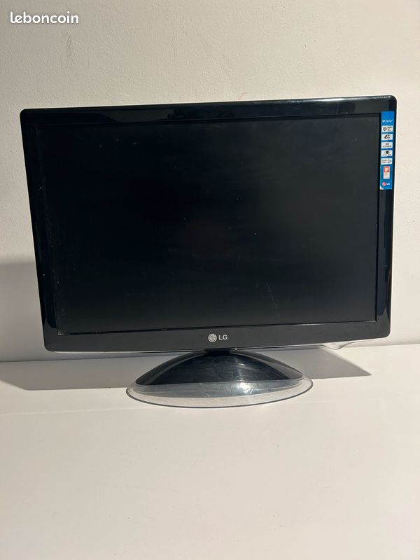 Écran LG Flatron W2284F - 22 Pouces, 2ms de Réponse, 30000:1 Contraste - Parfait pour le Bureau et le Multimédia (image 1)
