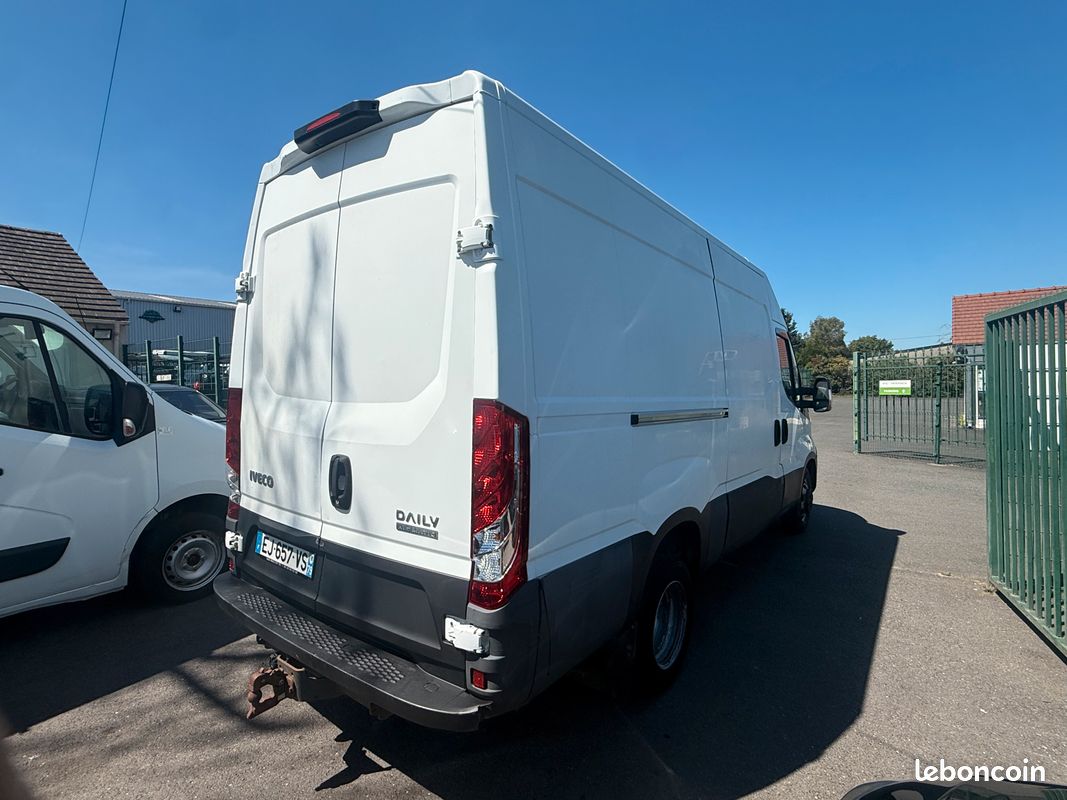 IVECO DAILY V FOURGON TOLE 2.3 35C14 JUMELE BOITE AUTOMATIQUE 12900 TTC TVA RECUPERABLE PAYEZ EN 4x 10x 12x 24x 36x (image 4)