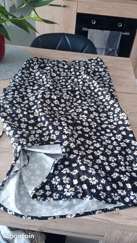 Jupe évasée Femme M&Co Taille 16 – Noire à Fleurs En Lin, Zippée Et Doublée