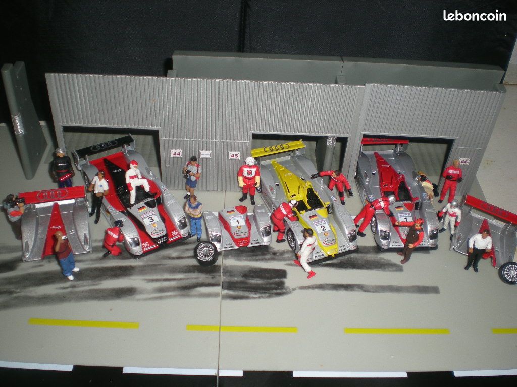 Maquette De Stand AUDI Des 24 Heures Du Mans - Échelle 1/43 - Occasion
