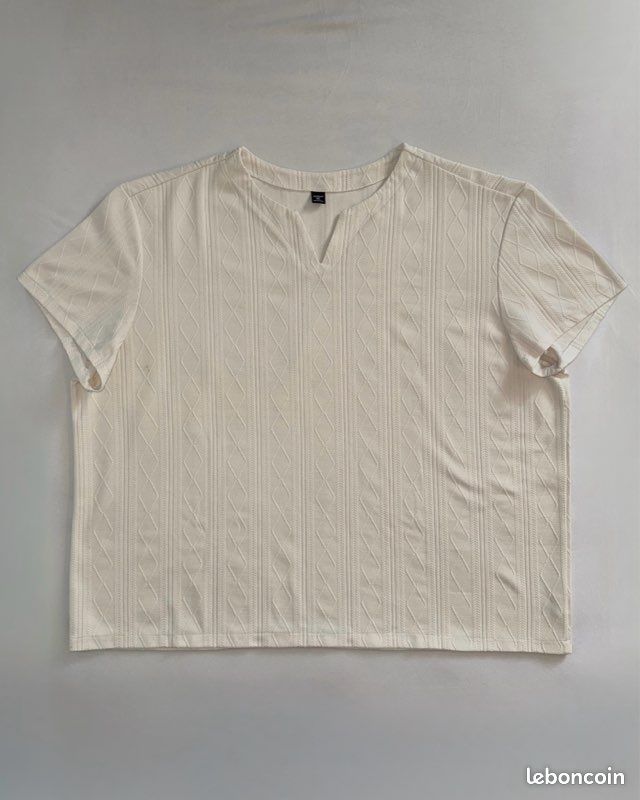 T-shirt texturé épais à col en V - Couleur beige – Manfinity (image 1)