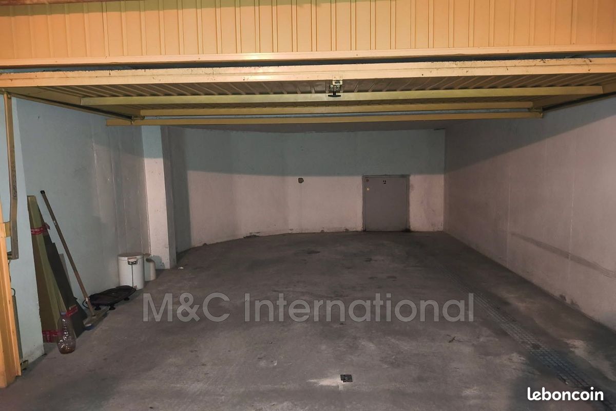 Parking/box Antibes · 160 €