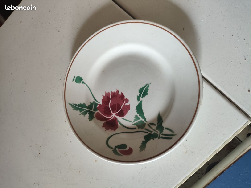 Assiette faience de Montereau (image 1)