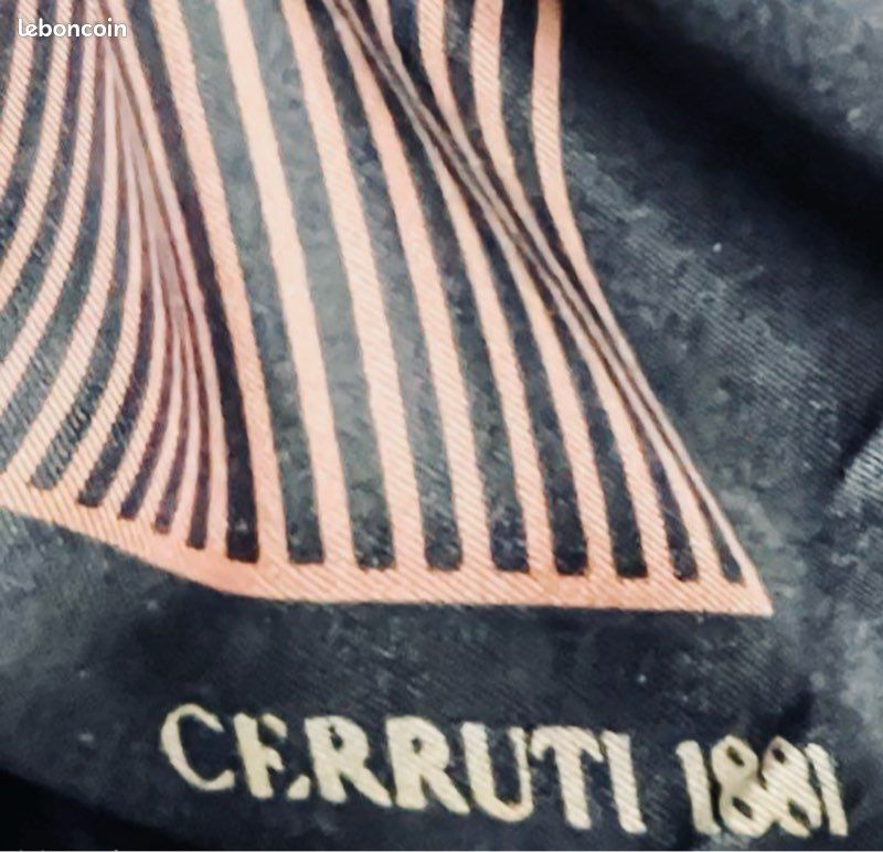 Foulard Carré CERRUTI 100% Soie Violet - Vintage 38x38 Cm - Bandana De Luxe
