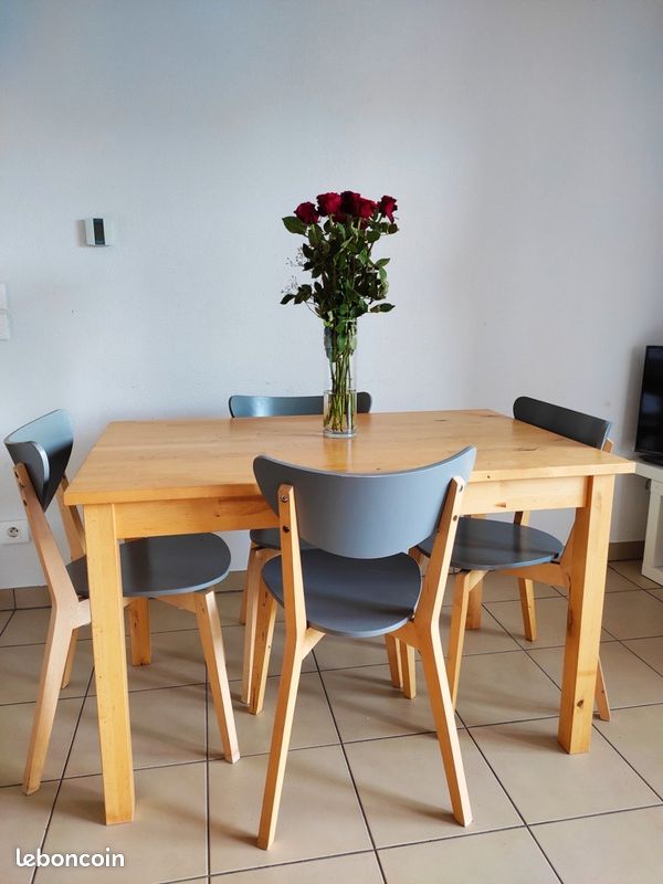 Table et chaises pour salle à manger (image 3)
