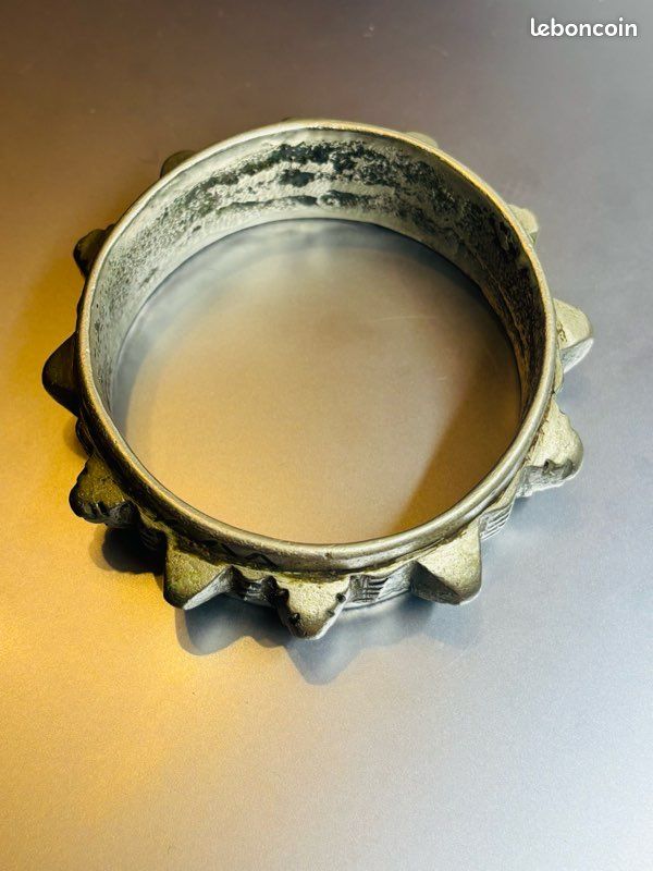 Bracelet Ethnique Berbère Ancien - En Métal Argenté, Style Manchette, Occasion Très Bon état