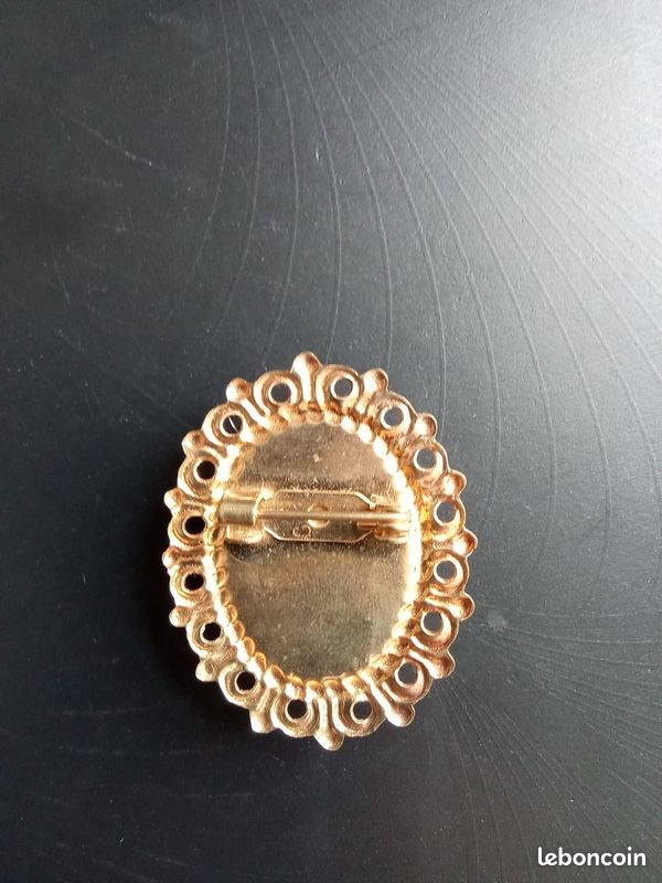 Pendentif / Broche / médaillon camée et perles fines