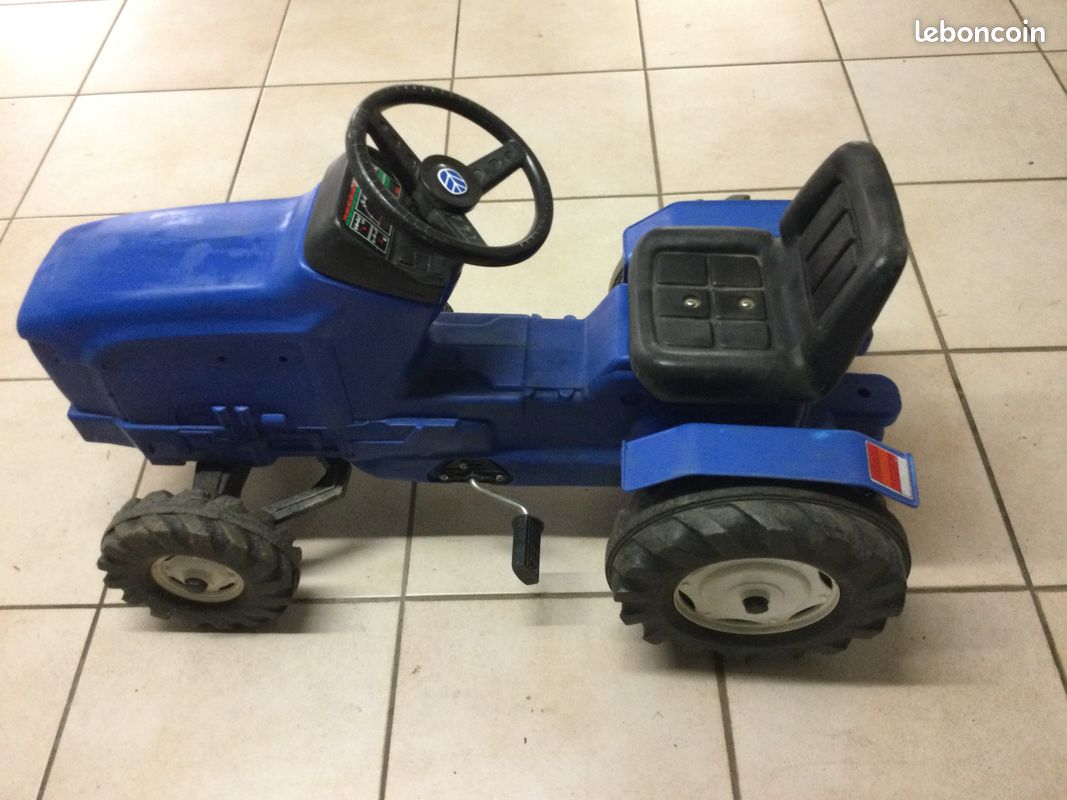 Petit tracteur en plastique pour enfant (image 2)
