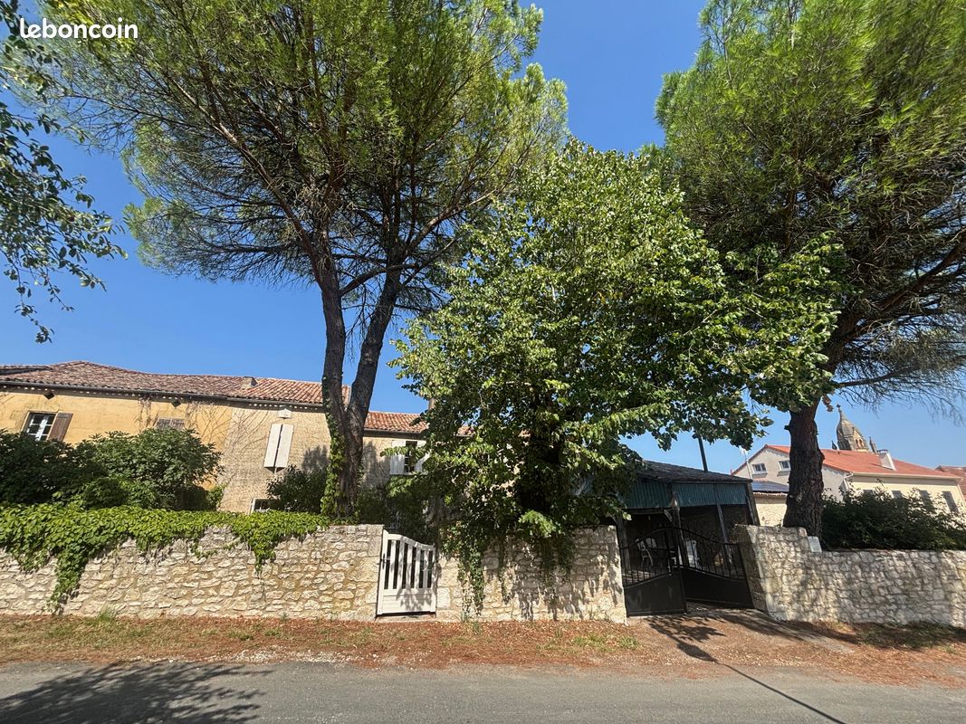 Maison 6 pièces 198 m² · à Faux-en-Périgord · 198 m² · 242 300 €