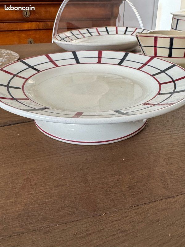 Plat Rond Vaisselle Basque - Porcelaine Multicouleur Bleu Et Rouge - Neuf