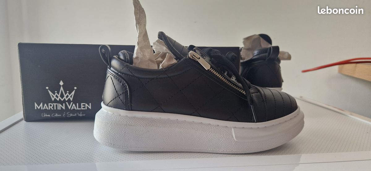 Martin Valen Chaussure Noir Et Or Basket Blanche Pantalon Noir