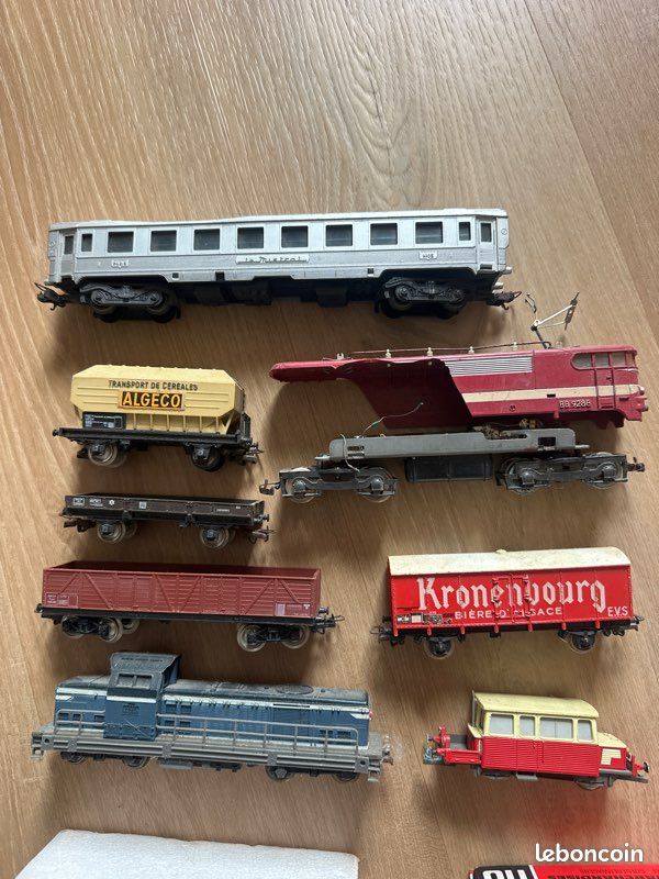 Train Jouef Lucky Luke - Locomotive Western + 4 Wagons + 8 Figurines - Fonctionne