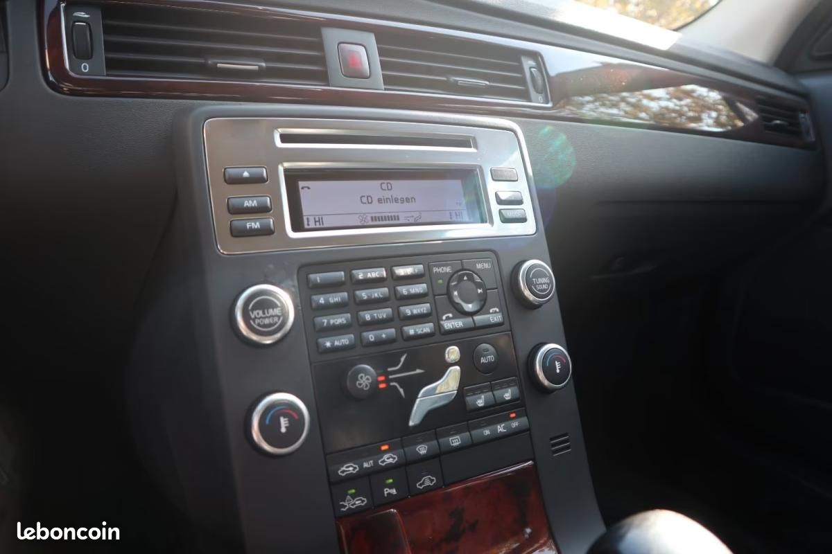 Volvo V70 3.2 SUMMUM 238 CH BVA - RADAR DE RECUL ISOFIX SYSTEME NAVIGATION (image 18)