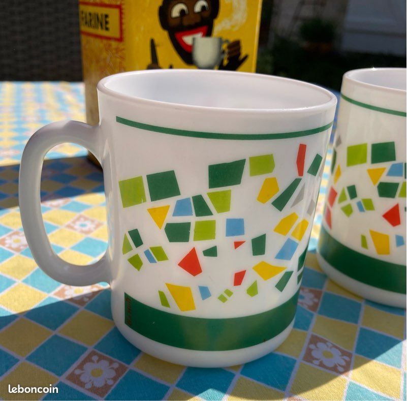 2 Mugs Arcopal 8 à Huit Occasion - Multicolore, Marques D'usure, Fonctionnels, Idéal Pour Petit-déjeuner