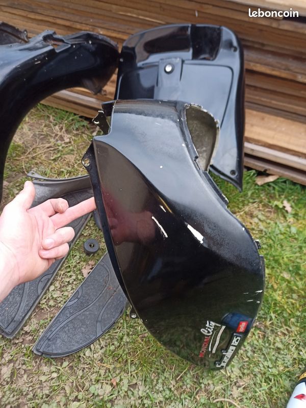 Carénage Arrière APRILIA SCARABEO ROTAX 150 – Modèles 1999 à 2002 – Occasion