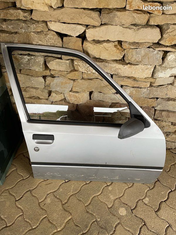 Porte avant droite Peugeot 205 (image 2)