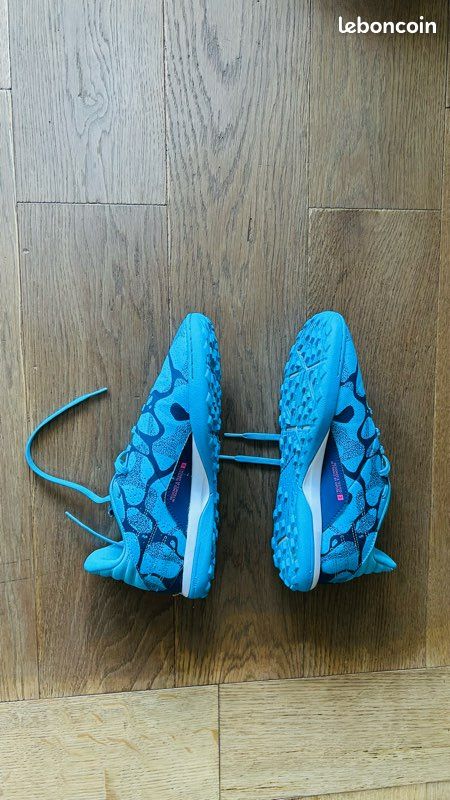 Chaussures de foot Kipsta bleues – pointure 40 (image 2)