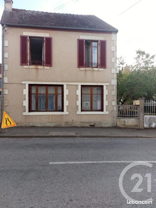 Maison 5 pièces 111 m² · à Huriel · 111 m² · 84 500 €