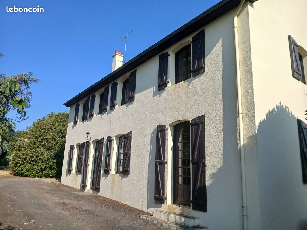 Maison 8 pièces 225 m² · à Port-Brillet · 225 m² · 315 000 €