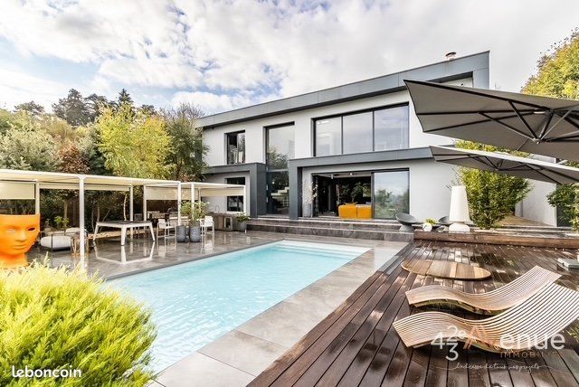 Maison 8 pièces 250 m² · à Sainte-Colombe · 250 m² · 1 199 000 €