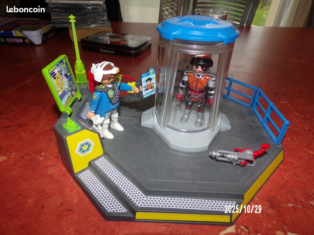 PLAYMOBIL Super Set Galaxia 70009 Con Prisión Y Luz LED | 24 Piezas, 2 Figuras Y Accesorios, Para Niños 4-10 Años