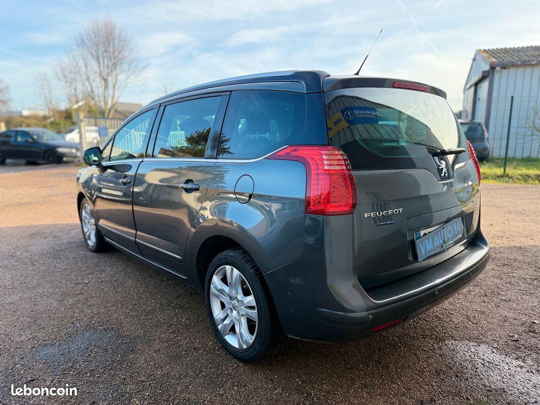 PEUGEOT 5008 1.6 HDi 112ch FAP BVM6 Allure 7pl (image 4)